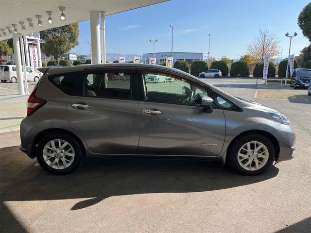 ノート e-パワー メダリスト ETC 全周囲カメラ デジタルインナーミラー クリアランスソナー オートクルーズコントロール レーンアシスト 衝突被害軽減システム アルミホイール オートライト LEDヘッドランプ スマートキー(18枚目)