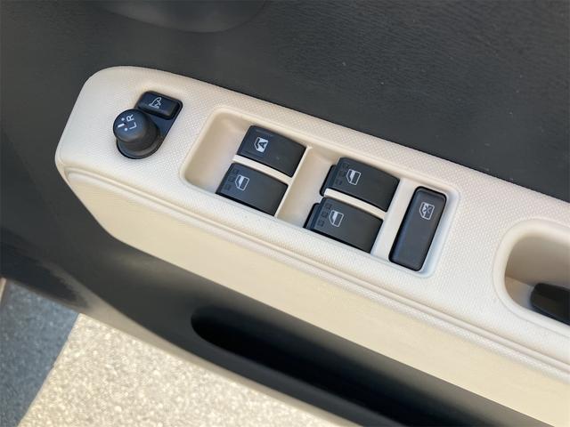 �p���[�E�B���h�E�̃X�C�b�`�ł���B�^�]�Ȃɋ��Ȃ��瑋���J���߂̃R���g���[���ł��܂���B