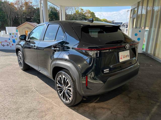 ヤリスクロス ハイブリッドＺ　純正ディスプレイオーディオ　全周囲カメラ　クリアランスソナー　クルーズコントロール　レーンアシスト　パワーシート　衝突被害軽減システム　オートマチックハイビーム　ＬＥＤヘッドランプ　アルミホイール（12枚目）