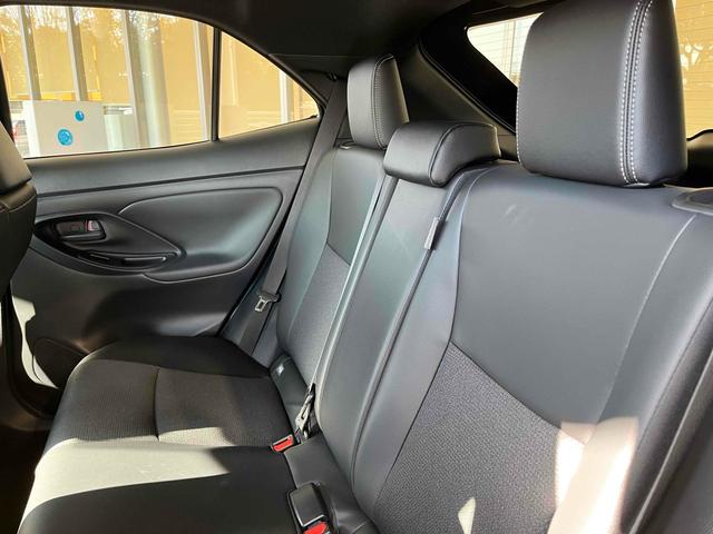 ヤリスクロス ハイブリッドＺ　純正ディスプレイオーディオ　全周囲カメラ　クリアランスソナー　クルーズコントロール　レーンアシスト　パワーシート　衝突被害軽減システム　オートマチックハイビーム　ＬＥＤヘッドランプ　アルミホイール（22枚目）