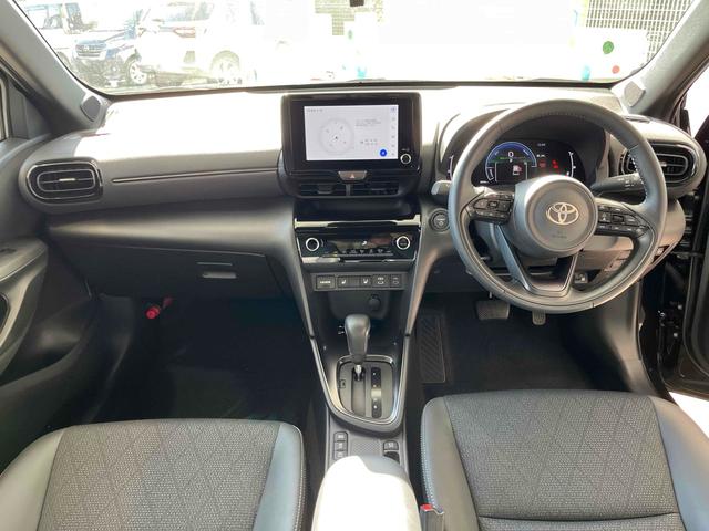 ヤリスクロス ハイブリッドＺ　純正ディスプレイオーディオ　全周囲カメラ　クリアランスソナー　クルーズコントロール　レーンアシスト　パワーシート　衝突被害軽減システム　オートマチックハイビーム　ＬＥＤヘッドランプ　アルミホイール（23枚目）