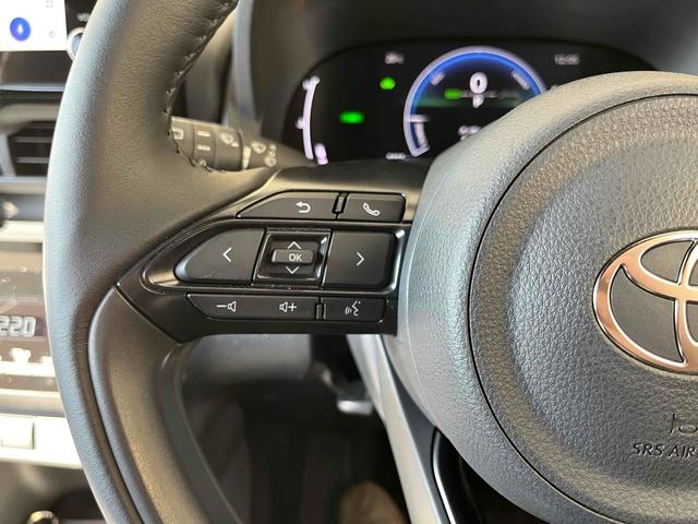 ヤリスクロス ハイブリッドＺ　純正ディスプレイオーディオ　全周囲カメラ　クリアランスソナー　クルーズコントロール　レーンアシスト　パワーシート　衝突被害軽減システム　オートマチックハイビーム　ＬＥＤヘッドランプ　アルミホイール（25枚目）