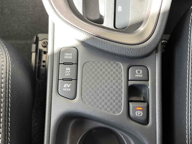 ヤリスクロス ハイブリッドＺ　純正ディスプレイオーディオ　全周囲カメラ　クリアランスソナー　クルーズコントロール　レーンアシスト　パワーシート　衝突被害軽減システム　オートマチックハイビーム　ＬＥＤヘッドランプ　アルミホイール（33枚目）