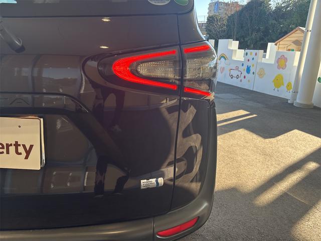 シエンタ ハイブリッドG クエロ 社外ナビ ETC バックカメラ 両側電動スライドドア TV レーンアシスト 衝突被害軽減システム オートマチックハイビーム オートライト LEDヘッドランプ スマートキー CVT(18枚目)