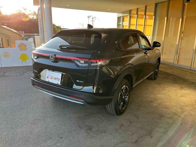 ヴェゼル ｅ：ＨＥＶ　Ｘ　社外ナビ　ＥＴＣ　バックカメラ　クリアランスソナー　オートクルーズコントロール　レーンアシスト　衝突被害軽減システム　ＴＶ　オートライト　ＬＥＤヘッドランプ　純正アルミホイール　スマートキー（15枚目）