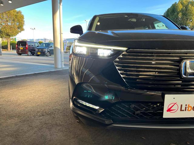 ヴェゼル ｅ：ＨＥＶ　Ｘ　社外ナビ　ＥＴＣ　バックカメラ　クリアランスソナー　オートクルーズコントロール　レーンアシスト　衝突被害軽減システム　ＴＶ　オートライト　ＬＥＤヘッドランプ　純正アルミホイール　スマートキー（17枚目）