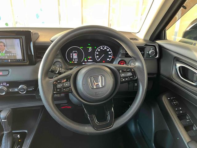 ヴェゼル ｅ：ＨＥＶ　Ｘ　社外ナビ　ＥＴＣ　バックカメラ　クリアランスソナー　オートクルーズコントロール　レーンアシスト　衝突被害軽減システム　ＴＶ　オートライト　ＬＥＤヘッドランプ　純正アルミホイール　スマートキー（22枚目）