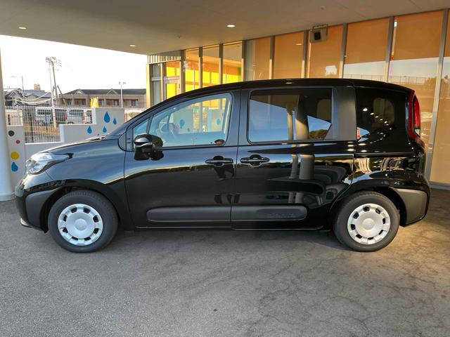 シエンタ ハイブリッドＸ　片側電動スライドドア　クリアランスソナー　オートクルーズコントロール　レーンアシスト　衝突被害軽減システム　オートマチックハイビーム　オートライト　ＬＥＤヘッドランプ　スマートキー　電動格納ミラー（9枚目）