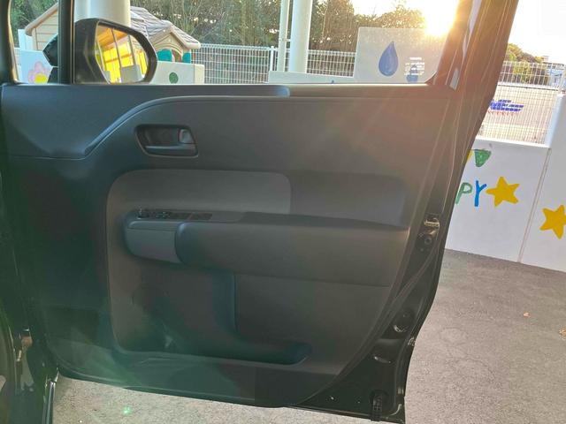 シエンタ ハイブリッドＸ　片側電動スライドドア　クリアランスソナー　オートクルーズコントロール　レーンアシスト　衝突被害軽減システム　オートマチックハイビーム　オートライト　ＬＥＤヘッドランプ　スマートキー　電動格納ミラー（37枚目）