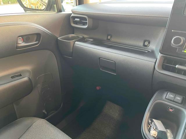 シエンタ ハイブリッドＸ　片側電動スライドドア　クリアランスソナー　オートクルーズコントロール　レーンアシスト　衝突被害軽減システム　オートマチックハイビーム　オートライト　ＬＥＤヘッドランプ　スマートキー　電動格納ミラー（39枚目）