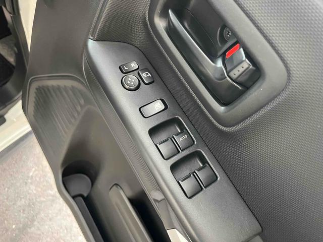 スペーシアギア ハイブリッドＸＺ　バックカメラ　両側電動スライドドア　ナビ　ＴＶ　クリアランスソナー　レーンアシスト　衝突被害軽減システム　オートライト　スマートキー　アイドリングストップ　電動格納ミラー（14枚目）