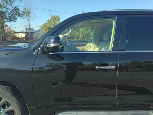 ＬＸ ＬＸ５７０　ムーンルーフ・本革電動シート・シートエアコン・電動リアゲート・純正ナビ・Ｂｌｕｅｔｏｏｔｈ機能・フルセグＴＶ・ドライブレコーダー・クルーズコントロール・３６０°パノラマビューカメラ・クールボックス（7枚目）