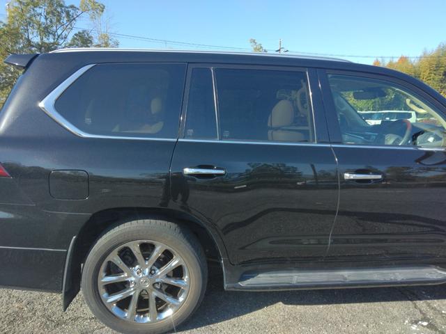 ＬＸ ＬＸ５７０　ムーンルーフ・本革電動シート・シートエアコン・電動リアゲート・純正ナビ・Ｂｌｕｅｔｏｏｔｈ機能・フルセグＴＶ・ドライブレコーダー・クルーズコントロール・３６０°パノラマビューカメラ・クールボックス（11枚目）