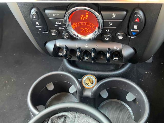 ＭＩＮＩ 　ＥＴＣ　バックカメラ　ナビ　ＴＶ　アルミホイール　キーレスエントリー　ＡＴ　盗難防止システム　ＡＢＳ　ＥＳＣ　ＣＤ　ＵＳＢ　ミュージックプレイヤー接続可　Ｂｌｕｅｔｏｏｔｈ　エアコン（7枚目）
