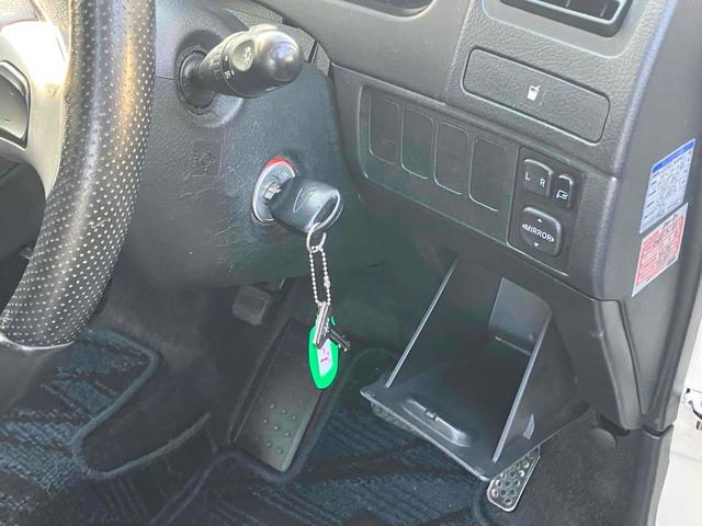 ムーヴ カスタム　ＲＳリミテッド　ＥＴＣ　ナビ　ＨＩＤ　キーレスエントリー　電動格納ミラー　ベンチシート　ＡＴ　ＡＢＳ　アルミホイール　衝突安全ボディ　エアコン　パワーステアリング　パワーウィンドウ（9枚目）