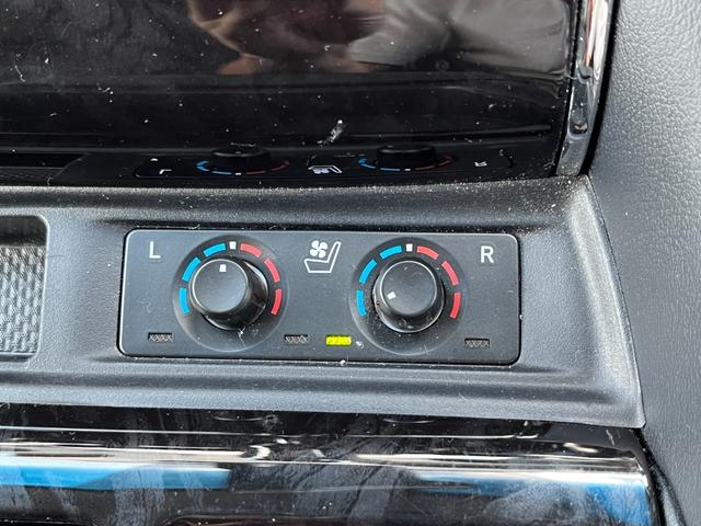 アルファード ２．５Ｓ　Ｃパッケージ　ブリッツ車高調　Ｗｅｄｓマーベリック２０インチＡＷ　後席フリップダウンモニター　エントリーナビキット　フルセグＴＶ　ＣＤ／ＤＶＤデッキ　３眼ＬＥＤヘッドライト　シートヒーター＆シートベンチレーション（22枚目）