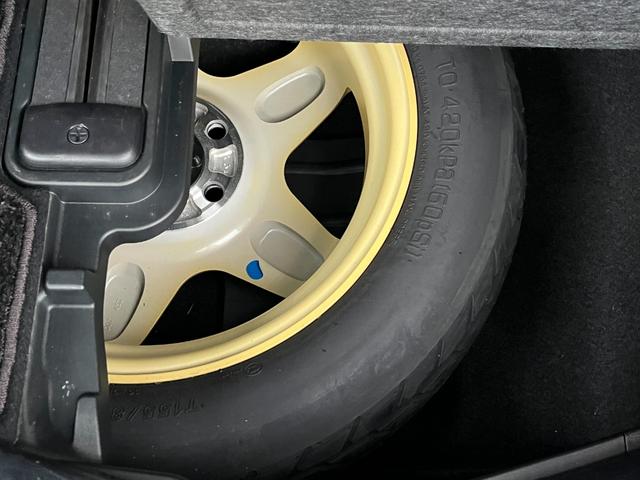 アルファード ２．５Ｓ　タイプゴールド　エントリーナビキット　３眼ＬＥＤヘッドライト　フルセグＴＶ　ＣＤ／ＤＶＤデッキ　スペアタイヤ　トヨタセーフティセンス　両側電動スライドドア　ＰＷバックドア　ビルトインＥＴＣ　バックカメラ　バックモニタ（40枚目）