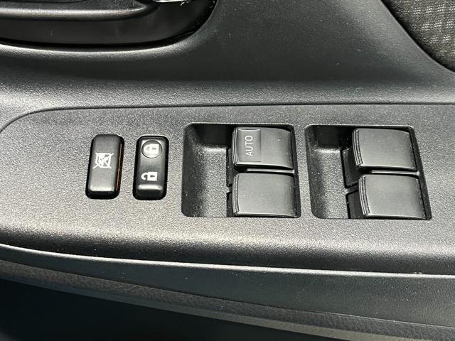 ヴィッツ ハイブリッドＦ　トヨタセーフティセンス　純正７型ナビ　ＬＥＤヘッドライト　ＣＤ　Ｂｌｕｅｔｏｏｔｈ　ＴＶ　バックモニター　プッシュスタート　ビルトインＥＴＣ　ＡＵＴＯライト　ステアリングスイッチ　アイドリングストップ（19枚目）