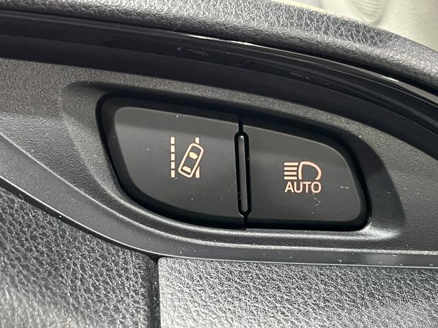 ヴィッツ ハイブリッドＦ　トヨタセーフティセンス　純正７型ナビ　ＬＥＤヘッドライト　ＣＤ　Ｂｌｕｅｔｏｏｔｈ　ＴＶ　バックモニター　プッシュスタート　ビルトインＥＴＣ　ＡＵＴＯライト　ステアリングスイッチ　アイドリングストップ（20枚目）