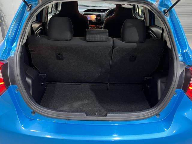 ヴィッツ ハイブリッドＦ　トヨタセーフティセンス　純正７型ナビ　ＬＥＤヘッドライト　ＣＤ　Ｂｌｕｅｔｏｏｔｈ　ＴＶ　バックモニター　プッシュスタート　ビルトインＥＴＣ　ＡＵＴＯライト　ステアリングスイッチ　アイドリングストップ（33枚目）