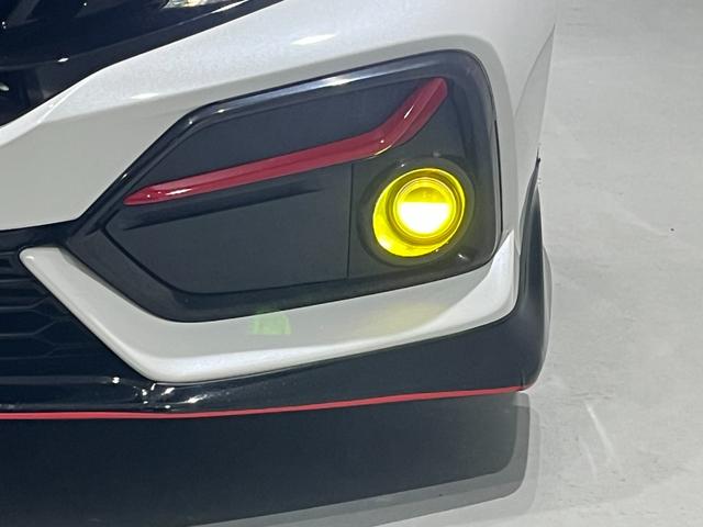 シビック セダン　ホンダセンシング　ＨｏｎｄａＳＥＮＳＩＮＧ　フルエアロ　カーボンボンネット　ＲＥＣＡＲＯシート　ＲＳＥスポーツマフラー　ナビ装着ＰＫＧ　パナソニック１０型ナビＢＤ／ＤＶＤ／ＣＤ　リアウィング　Ｂカメラ　ＥＴＣ２．０（11枚目）