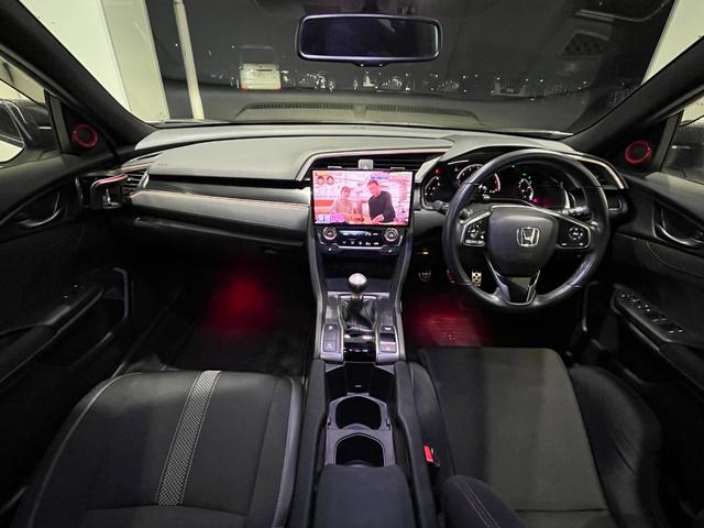 シビック セダン　ホンダセンシング　ＨｏｎｄａＳＥＮＳＩＮＧ　フルエアロ　カーボンボンネット　ＲＥＣＡＲＯシート　ＲＳＥスポーツマフラー　ナビ装着ＰＫＧ　パナソニック１０型ナビＢＤ／ＤＶＤ／ＣＤ　リアウィング　Ｂカメラ　ＥＴＣ２．０（24枚目）