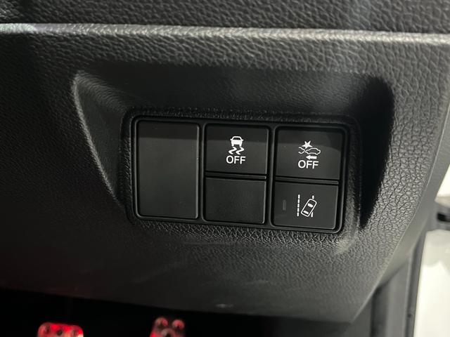 シビック セダン　ホンダセンシング　ＨｏｎｄａＳＥＮＳＩＮＧ　フルエアロ　カーボンボンネット　ＲＥＣＡＲＯシート　ＲＳＥスポーツマフラー　ナビ装着ＰＫＧ　パナソニック１０型ナビＢＤ／ＤＶＤ／ＣＤ　リアウィング　Ｂカメラ　ＥＴＣ２．０（31枚目）