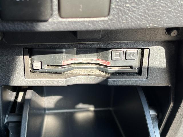 アルファード 2.5S タイプゴールド ブリッツ車高調 ロクサーニ20インチAW ツインムーンルーフ デジタルインナーミラー BSM 後席モニター エントリーナビキット フルセグTV CD/DVDデッキ 3眼LEDヘッドライト(28枚目)