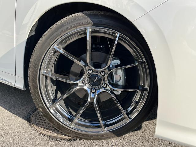 アルファード ２．５Ｓ　タイプゴールド　寒冷地仕様　車高調　ＲＡＹＳ２０インチＡＷ　後席フリップダウンモニター　エントリーナビキット　ＣＤ／ＤＶＤデッキ　フルセグＴＶ　トヨタセーフティセンス　ビルトインＥＴＣ　３眼ＬＥＤヘッドライト（7枚目）