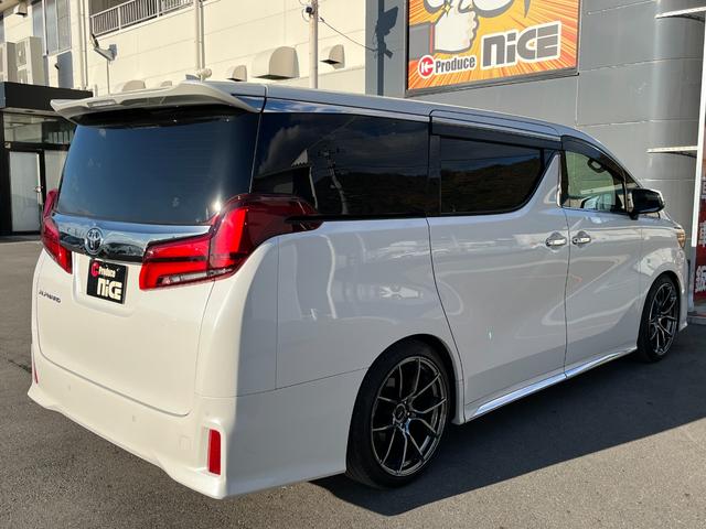アルファード ２．５Ｓ　タイプゴールド　寒冷地仕様　車高調　ＲＡＹＳ２０インチＡＷ　後席フリップダウンモニター　エントリーナビキット　ＣＤ／ＤＶＤデッキ　フルセグＴＶ　トヨタセーフティセンス　ビルトインＥＴＣ　３眼ＬＥＤヘッドライト（20枚目）