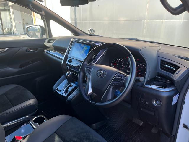 アルファード ２．５Ｓ　タイプゴールド　寒冷地仕様　車高調　ＲＡＹＳ２０インチＡＷ　後席フリップダウンモニター　エントリーナビキット　ＣＤ／ＤＶＤデッキ　フルセグＴＶ　トヨタセーフティセンス　ビルトインＥＴＣ　３眼ＬＥＤヘッドライト（32枚目）