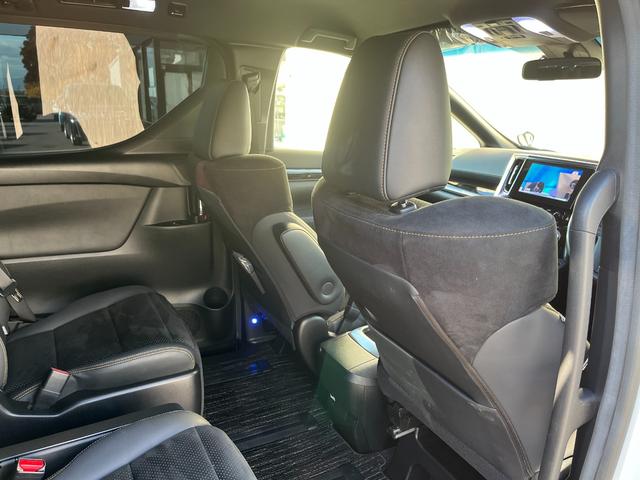 アルファード ２．５Ｓ　タイプゴールド　寒冷地仕様　車高調　ＲＡＹＳ２０インチＡＷ　後席フリップダウンモニター　エントリーナビキット　ＣＤ／ＤＶＤデッキ　フルセグＴＶ　トヨタセーフティセンス　ビルトインＥＴＣ　３眼ＬＥＤヘッドライト（35枚目）