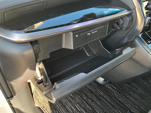 アルファード ２．５Ｓ　タイプゴールド　寒冷地仕様　車高調　ＲＡＹＳ２０インチＡＷ　後席フリップダウンモニター　エントリーナビキット　ＣＤ／ＤＶＤデッキ　フルセグＴＶ　トヨタセーフティセンス　ビルトインＥＴＣ　３眼ＬＥＤヘッドライト（50枚目）