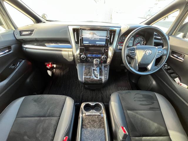 アルファード 2.5S タイプゴールドIII サンルーフ トヨタセーフティセンス シグネチャーイルミブレード モデリスタリアスカート 社外18インチAW 3眼LEDヘッドライト ハーフレザーシート 両側電動スライドドア PWバックドア(51枚目)