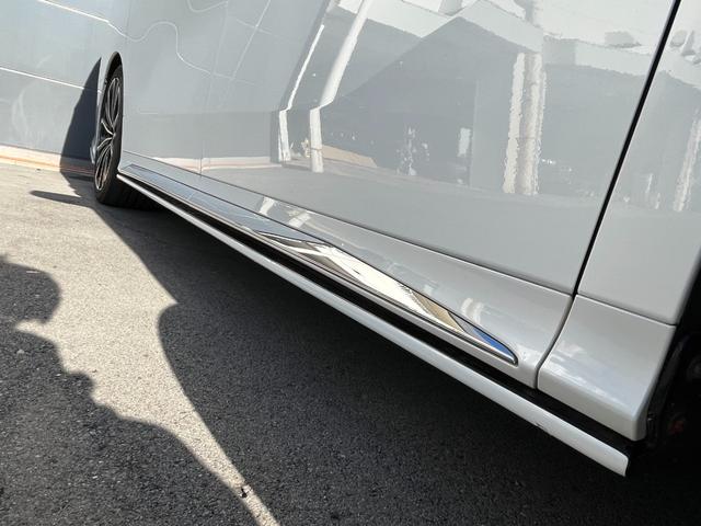 アルファード ２．５Ｓ　タイプゴールド　シルクブレイズエアロＦ／Ｓ／Ｒ　クロノス２０インチアルミホイール　サンルーフ　３眼ＬＥＤヘッドライト　トヨタセーフティセンス　ＰＷバックドア　両側電動スライドドア　ビルトインＥＴＣ　ハーフレザー（10枚目）