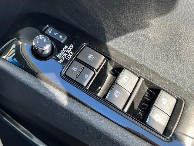 アルファード ２．５Ｓ　タイプゴールド　シルクブレイズエアロＦ／Ｓ／Ｒ　クロノス２０インチアルミホイール　サンルーフ　３眼ＬＥＤヘッドライト　トヨタセーフティセンス　ＰＷバックドア　両側電動スライドドア　ビルトインＥＴＣ　ハーフレザー（26枚目）