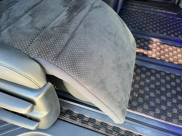 アルファード ２．５Ｓ　タイプゴールド　シルクブレイズエアロＦ／Ｓ／Ｒ　クロノス２０インチアルミホイール　サンルーフ　３眼ＬＥＤヘッドライト　トヨタセーフティセンス　ＰＷバックドア　両側電動スライドドア　ビルトインＥＴＣ　ハーフレザー（42枚目）