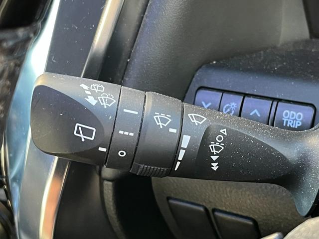 アルファード ２．５Ｓ　タイプゴールド　デジタルインナーミラー　ＢＳＭ　エントリーナビキット　後席モニター　ＣＤ／ＤＶＤデッキ　フルセグＴＶ　３眼ＬＥＤヘッドライト　ＰＷバックドア　両側電動スライドドア　トヨタセーフティセンス　ハーフレザー（31枚目）