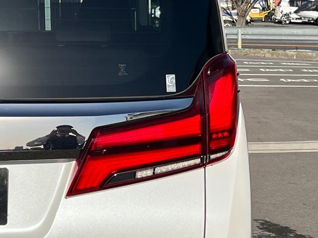 アルファード ２．５Ｓ　タイプゴールド　デジタルインナーミラー　ＢＳＭ　エントリーナビキット　後席モニター　ＣＤ／ＤＶＤデッキ　フルセグＴＶ　３眼ＬＥＤヘッドライト　ＰＷバックドア　両側電動スライドドア　トヨタセーフティセンス　ハーフレザー（67枚目）