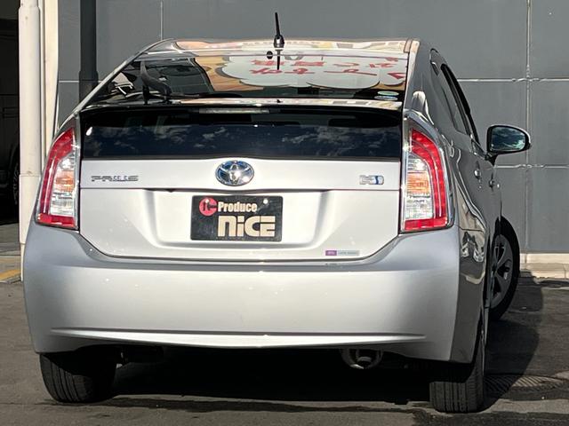 プリウス Ｓ　パナソニック７型ナビ　Ｂｌｕｅｔｏｏｔｈ　バックモニター　ビルトインＥＴＣ　ＨＩＤヘッドライト　フォグランプ　ＣＤ　ＴＶ　ステアリングスイッチ　ＰＵＳＨスタート　純正アルミホイール　ＡＵＴＯライト（12枚目）