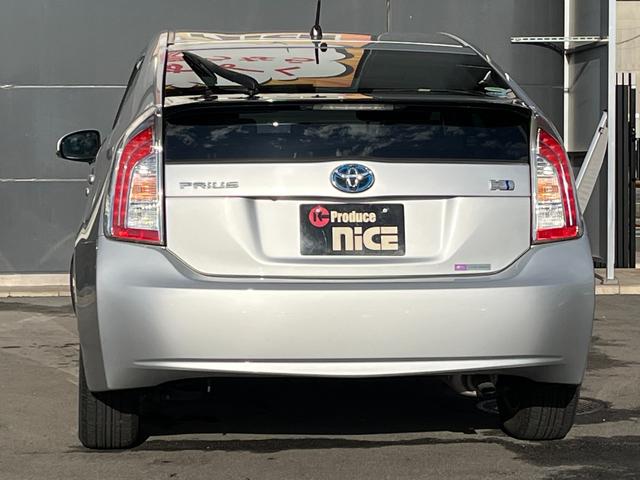 プリウス Ｓ　パナソニック７型ナビ　Ｂｌｕｅｔｏｏｔｈ　バックモニター　ビルトインＥＴＣ　ＨＩＤヘッドライト　フォグランプ　ＣＤ　ＴＶ　ステアリングスイッチ　ＰＵＳＨスタート　純正アルミホイール　ＡＵＴＯライト（14枚目）