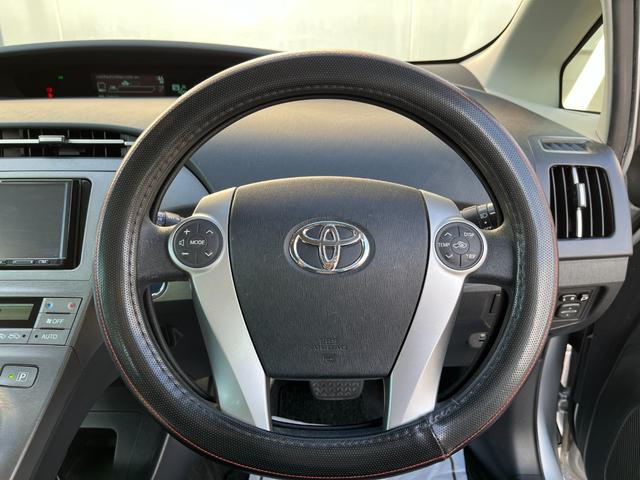 プリウス Ｓ　パナソニック７型ナビ　Ｂｌｕｅｔｏｏｔｈ　バックモニター　ビルトインＥＴＣ　ＨＩＤヘッドライト　フォグランプ　ＣＤ　ＴＶ　ステアリングスイッチ　ＰＵＳＨスタート　純正アルミホイール　ＡＵＴＯライト（16枚目）