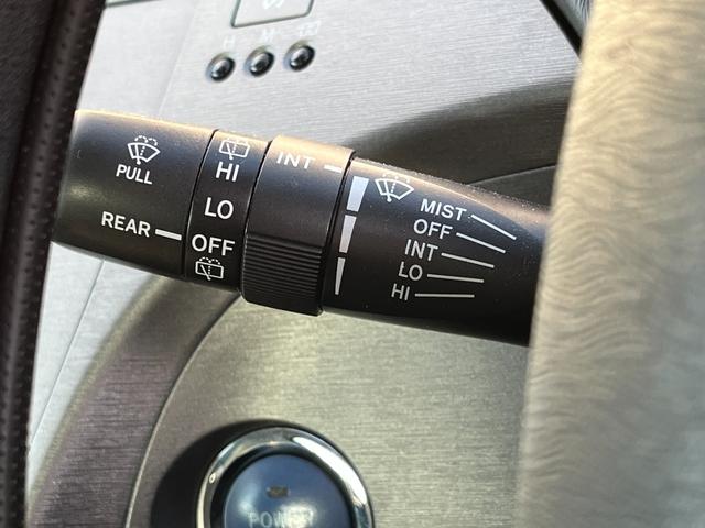 プリウス Ｓ　パナソニック７型ナビ　Ｂｌｕｅｔｏｏｔｈ　バックモニター　ビルトインＥＴＣ　ＨＩＤヘッドライト　フォグランプ　ＣＤ　ＴＶ　ステアリングスイッチ　ＰＵＳＨスタート　純正アルミホイール　ＡＵＴＯライト（21枚目）