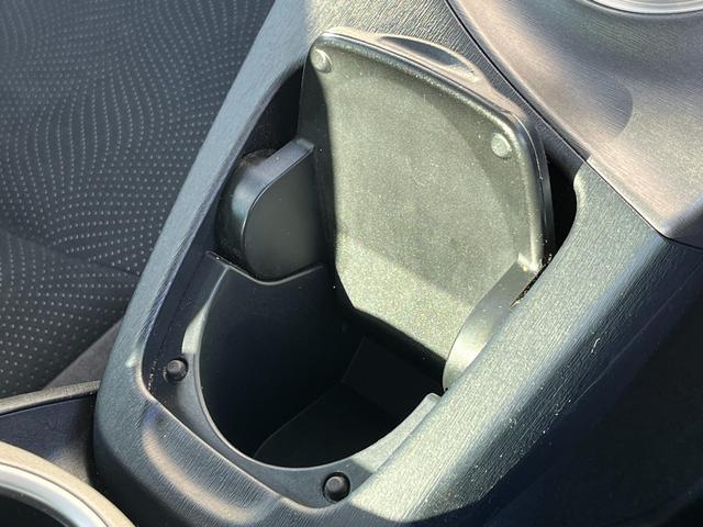 プリウス Ｓ　パナソニック７型ナビ　Ｂｌｕｅｔｏｏｔｈ　バックモニター　ビルトインＥＴＣ　ＨＩＤヘッドライト　フォグランプ　ＣＤ　ＴＶ　ステアリングスイッチ　ＰＵＳＨスタート　純正アルミホイール　ＡＵＴＯライト（32枚目）