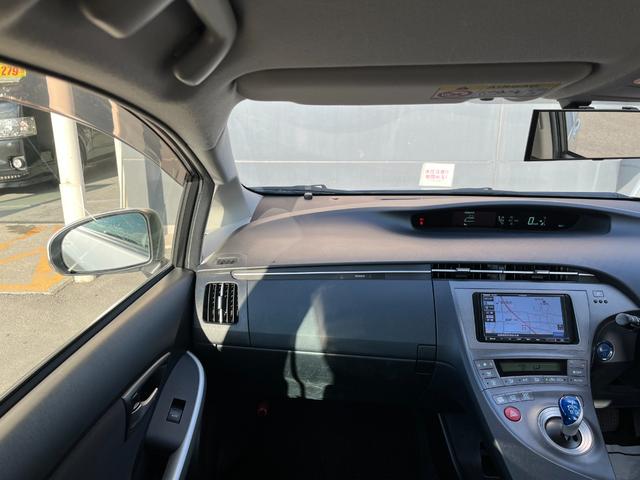 プリウス Ｓ　パナソニック７型ナビ　Ｂｌｕｅｔｏｏｔｈ　バックモニター　ビルトインＥＴＣ　ＨＩＤヘッドライト　フォグランプ　ＣＤ　ＴＶ　ステアリングスイッチ　ＰＵＳＨスタート　純正アルミホイール　ＡＵＴＯライト（41枚目）