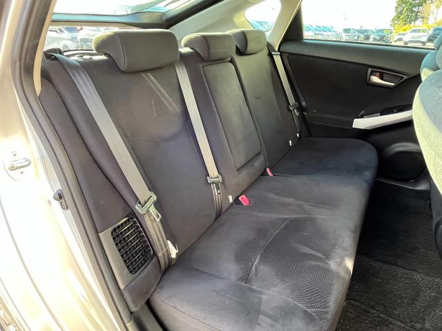 プリウス Ｓ　パナソニック７型ナビ　Ｂｌｕｅｔｏｏｔｈ　バックモニター　ビルトインＥＴＣ　ＨＩＤヘッドライト　フォグランプ　ＣＤ　ＴＶ　ステアリングスイッチ　ＰＵＳＨスタート　純正アルミホイール　ＡＵＴＯライト（42枚目）