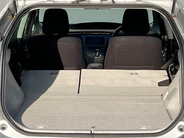 プリウス Ｓ　パナソニック７型ナビ　Ｂｌｕｅｔｏｏｔｈ　バックモニター　ビルトインＥＴＣ　ＨＩＤヘッドライト　フォグランプ　ＣＤ　ＴＶ　ステアリングスイッチ　ＰＵＳＨスタート　純正アルミホイール　ＡＵＴＯライト（56枚目）