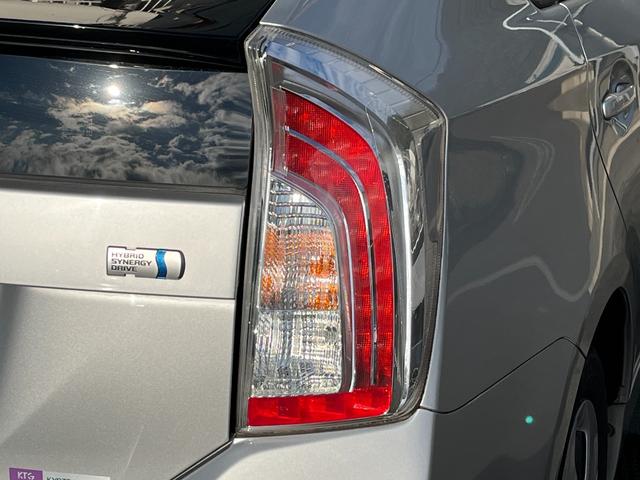 プリウス Ｓ　パナソニック７型ナビ　Ｂｌｕｅｔｏｏｔｈ　バックモニター　ビルトインＥＴＣ　ＨＩＤヘッドライト　フォグランプ　ＣＤ　ＴＶ　ステアリングスイッチ　ＰＵＳＨスタート　純正アルミホイール　ＡＵＴＯライト（67枚目）