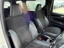 運転席は開放感のある視界で、アイポイントも高いので、女性の方でも運転がすごくしやすいですよ♪