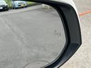 【ブラインドスポットモニター】走行中、ドアミラーでは確認しにくい後側方エリアに存在する車両に加えて、隣接する車線の後方までモニターし、急接近してくる車両も検知します!